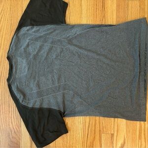 Lululemon grey men’s t shirt. Men’s large.